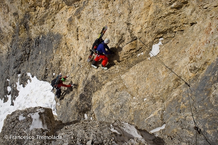 Tofana di Dentro, Dolomiti - Francesco Tremolada, Andrea Oberbacher, Enrico Baccanti e Norbert Frenademez il 10/04/2014 durante la probabile prima discesa della parete Nord-Nord/Ovest della Tofana di Dentro 3238 m (5.1/E3).