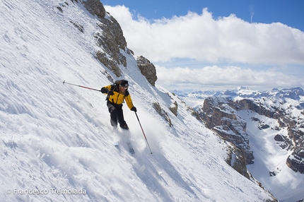 Tofana di Dentro, Dolomiti - Francesco Tremolada, Andrea Oberbacher, Enrico Baccanti e Norbert Frenademez il 10/04/2014 durante la probabile prima discesa della parete Nord-Nord/Ovest della Tofana di Dentro 3238 m (5.1/E3).