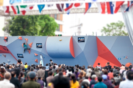 Bouldering World Cup 2014: a mid term video report