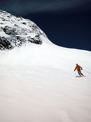 Cevedale: scialpinismo primaverile - In discesa dalla cima del Tresero, sui bei pendii con neve ideale.