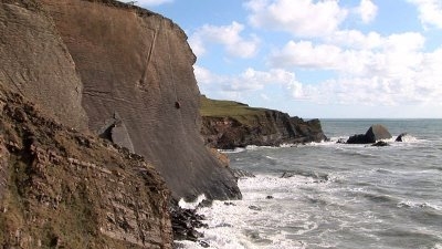 Anna Hazlett makes first female ascent of Walk of Life E9 in UK