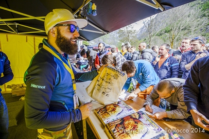 Melloblocco 2014 - day 1 - Diego d'Uonno in charge of the registration