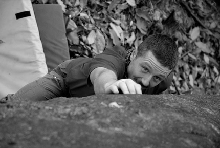 B L O Q 1° Meeting di arrampicata sui massi della Valle Po - B L O Q 11 e 12 ottobre 2008 Mombracco (Sanfront)
