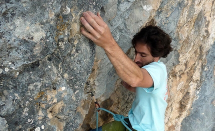 Sulfuria, Gola di Frasassi - Francesco Piacenza durante la prima libera delle vie