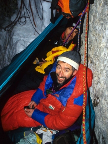 Ilio De Biasio - Ilio De Biasio e Lucio Faccin al bivacco durante la invernale del 2007 dello Spigolo nord dell' Agner (via Gilberti Soravito), Civetta, Dolomiti