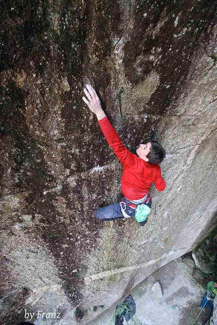 Stefano Carnati - Stefano Carnati climbing Spirit Walker 8c, Sasso Remenno, Val di Mello