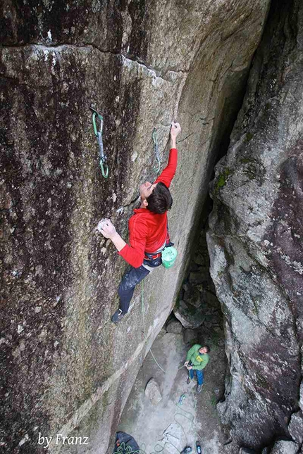Stefano Carnati - Stefano Carnati climbing Spirit Walker 8c, Sasso Remenno, Val di Mello