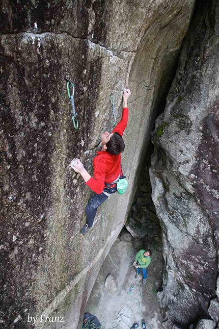 Stefano Carnati - Stefano Carnati su Spirit Walker 8c, Sasso Remenno, Val di Mello