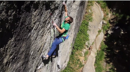 Michael Piccolruaz frees Helmutant 9a at Saustall