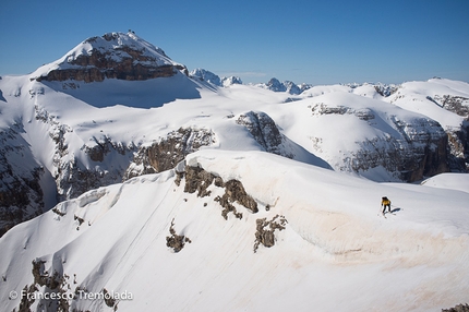 Val Mesdì, Sella, Dolomites - Andrea Oberbacher starting the descent off Sass de Mesdì