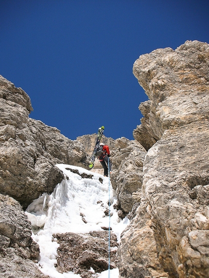 Val Mesdì, Sella, Dolomites - Francesco Tremolada on the short abseil on the East Face of Sass de Mesdì