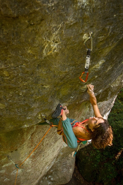 Mélissa le Nevé - Mélissa le Nevé climbing Wallstreet 8c, Frankenjura, Germany