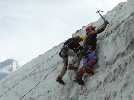 Mountain Wilderness Whaki Project Pakistan - Durante il corso nel 2013 sul ghiacciaio Passu, Karakorum