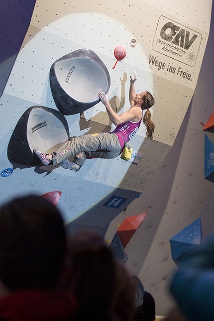 Coppa del Mondo Boulder 2014 - Anna Stöhr durante la quarta tappa della Coppa del Mondo Boulder 2014