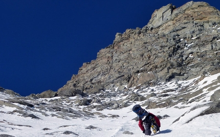 Testa di Valnontey - Davide Capozzi and Julien Herry snowboarding the NE Face of Testa di Valnontey on 19/05/2014