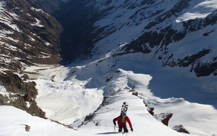 Testa di Valnontey - Davide Capozzi and Julien Herry snowboarding the NE Face of Testa di Valnontey on 19/05/2014