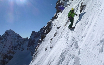 Testa di Valnontey - Davide Capozzi and Julien Herry snowboarding the NE Face of Testa di Valnontey on 19/05/2014