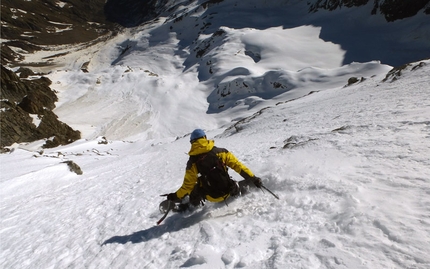 Testa di Valnontey - Davide Capozzi and Julien Herry snowboarding the NE Face of Testa di Valnontey on 19/05/2014