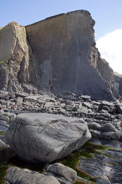 James Pearson - James Pearson on the first ascent of The Walk of Life, E12 7a at Dyer's Lookout, North Devon, England.