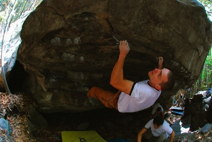 B L O Q 1° Meeting di arrampicata sui massi della Valle Po - 