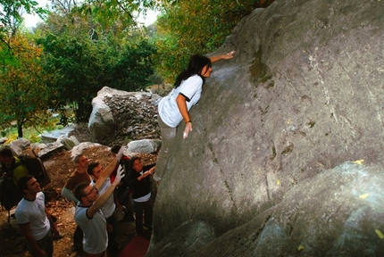 B L O Q 1° Meeting di arrampicata sui massi della Valle Po - 