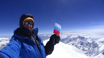 Kangchenjunga, Denis Urubko - Denis Urubko on the summit of Kangchenjunga on 19/05/2014 at 9:40