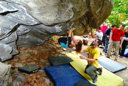 B L O Q 1° Meeting di arrampicata sui massi della Valle Po - 