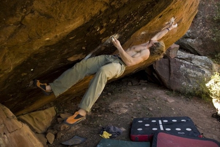 Albarracín, Spain - Lorenzo Gris bouldering at Albarracín, Spain