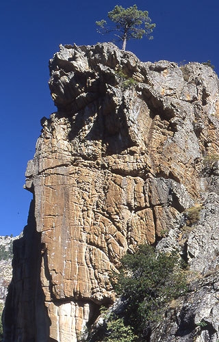 Corsica trekking - Lac de Melo and Lac de Capitello - Granite boulders in Val Restonica.