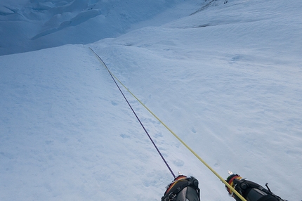 Stairway to Heaven, Mount Johnson, Alaska - Ryan Jennings e Kevin Cooper durante la prima salita di Stairway to Heaven (A1, M6, WI4, AI5+, X, 1200m, 01-04/05/2014) Mt. Johnson, Ruth Gorge, Alaska