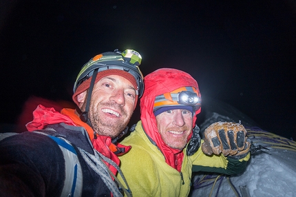 Stairway to Heaven, Mount Johnson, Alaska - Ryan Jennings e Kevin Cooper durante la prima salita di Stairway to Heaven (A1, M6, WI4, AI5+, X, 1200m, 01-04/05/2014) Mt. Johnson, Ruth Gorge, Alaska