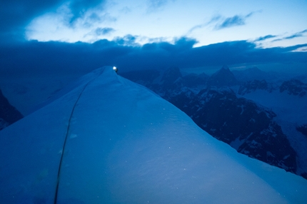 Stairway to Heaven, Mount Johnson, Alaska - Ryan Jennings e Kevin Cooper durante la prima salita di Stairway to Heaven (A1, M6, WI4, AI5+, X, 1200m, 01-04/05/2014) Mt. Johnson, Ruth Gorge, Alaska