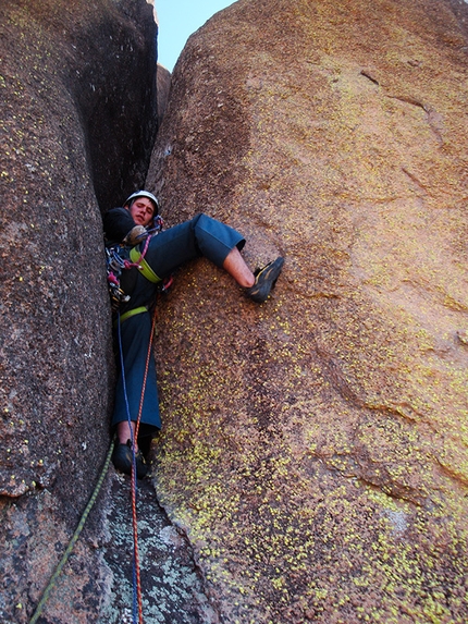 Tsaranoro, Madagascar - Dancing with the World (350m, 6c+, Duncan Fraser, Leonard le Roux, Benjamin de Charmoy 06/2013) Tsaranoro, Madagascar