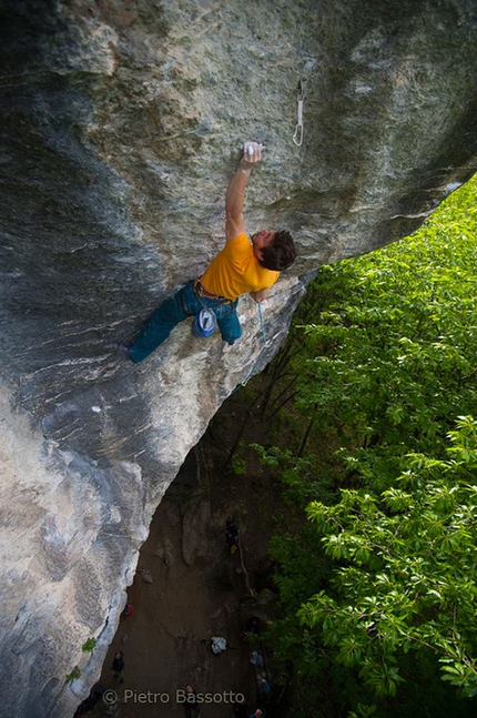 Stefano Ghisolfi - Stefano Ghisolfi making the first ascent of TCT 9a at Gravere