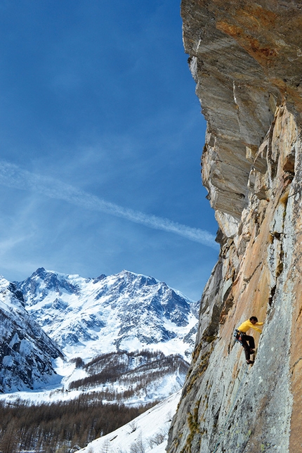 Le piu' belle vie di roccia dell'Ossola oltre il V grado - Aurora Consurgens - Macugnaga - primo tiro