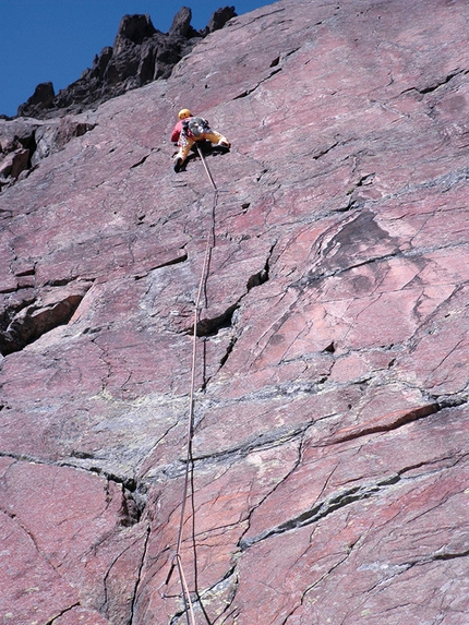 Le piu' belle vie di roccia dell'Ossola oltre il V grado - Est della Rossa - Devero - Nuovo Millennio