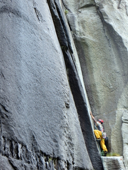 Le piu' belle vie di roccia dell'Ossola oltre il V grado - Il lungo diedro - Gondo