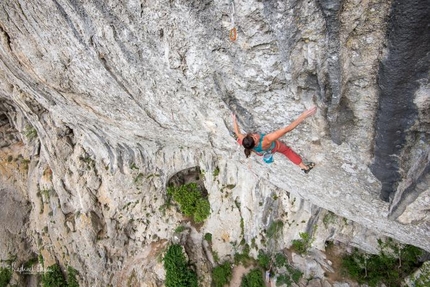 Nina Caprez - Nina Caprez climbing Hélix au pays des merveilles 8c+ at Pic Saint Loup in France.