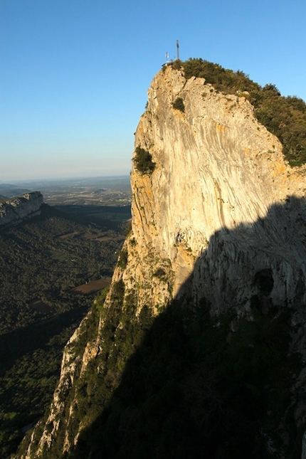 Cédric Lachat frees Staphylocoque 9a+ at Pic Saint Loup
