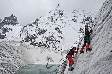 Mountain Wilderness Wakhi Project 2014 - Piolet traction