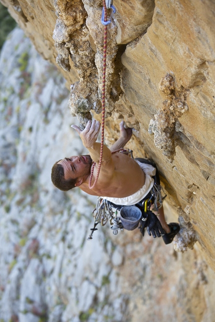 Monte Monaco, San Vito Lo Capo - Josh Wharton durante l'apertura di You Cannoli Die Once (7c/+, 6 tiri), Monte Monaco, San Vito Lo Capo, Sicilia.