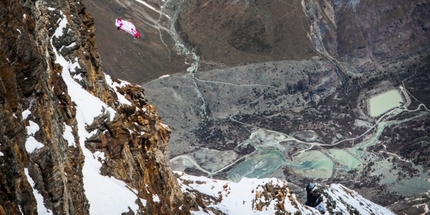 Cervino - Géraldine Fasnacht e Julien Meyer e il BASE jump dal Cervino il 07/06/2014