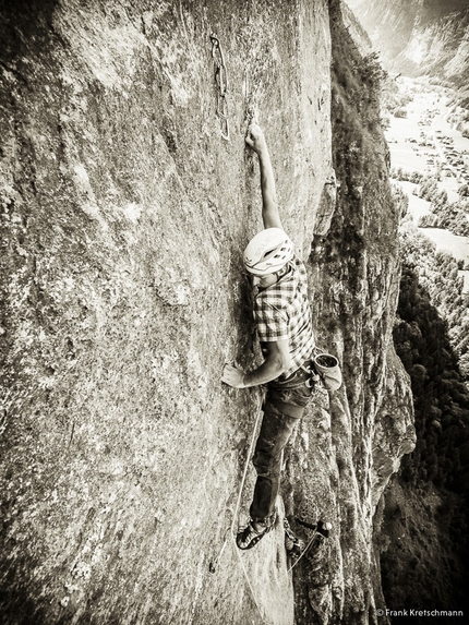 Alexander Megos - Durante la prima salita di Fly (8c, 550m Alexander Megos,Roger Schäli, Frank Kretschmann, David Hefti 04-08/2014), Staldeflue, Lauterbrunnental, Svizzera.