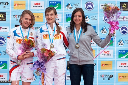 Coppa del Mondo Lead 2014 - Haiyang, Cina Speed podio femminile: Iuliia Kaplina, Mariia Krasavina, Anouck Jaubert