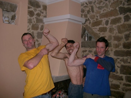 Marco Bussu, Sardinia bouldering - Jerry Moffatt and Ben Moon together with Marco Bussu, early 2000