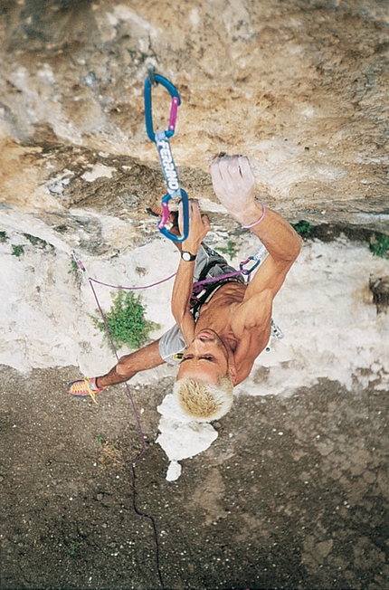 Marco Bussu, Sardegna boulder - Marco Bussu negli anni novanta su Dissonanze, a Isili