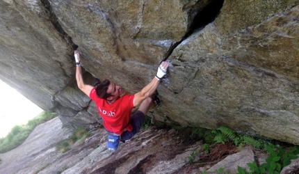 Tom Randall - Tom Randall climbs Green Shadow, the first part of Pura Pura 8c+ in Valle dell'Orco