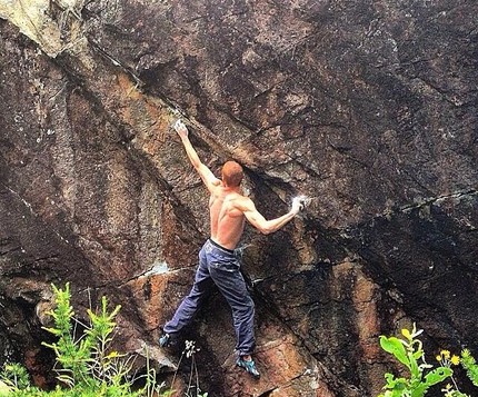 Gabriele Moroni - Gabriele Moroni climbing Minorenni a carico 8B at Champorcher