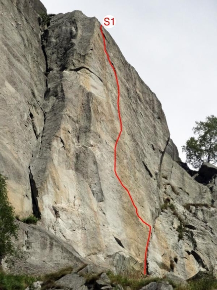 Baba Jaga, Pinnacolo di Maslana, Diego Pezzoli - The route line on the lower section