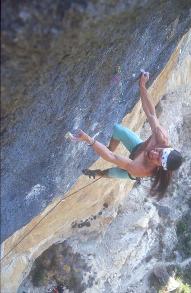 Alexander Huber - Alexander Huber in 1994 on La Rambla, Siurana, Spain